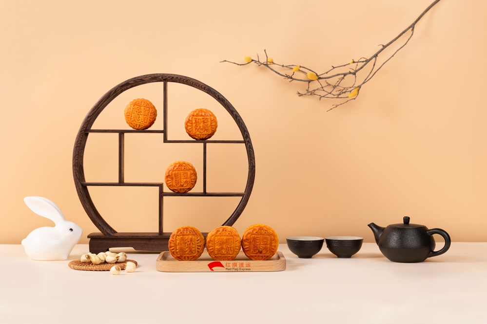 攝圖網_501387231_八月中秋節月餅（企業商用）_副本.jpg
