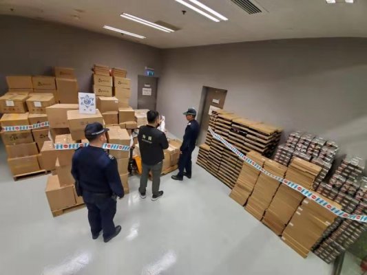海關(guān)查關(guān)閘“水貨店” 檢值二千二萬(wàn)未申報(bào)貨物